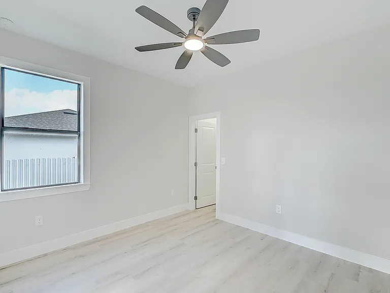 1019 Cedartree Ave — Photo 18