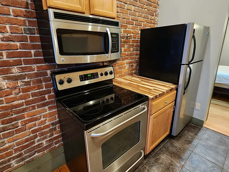 175 Front St #2 — Photo 8