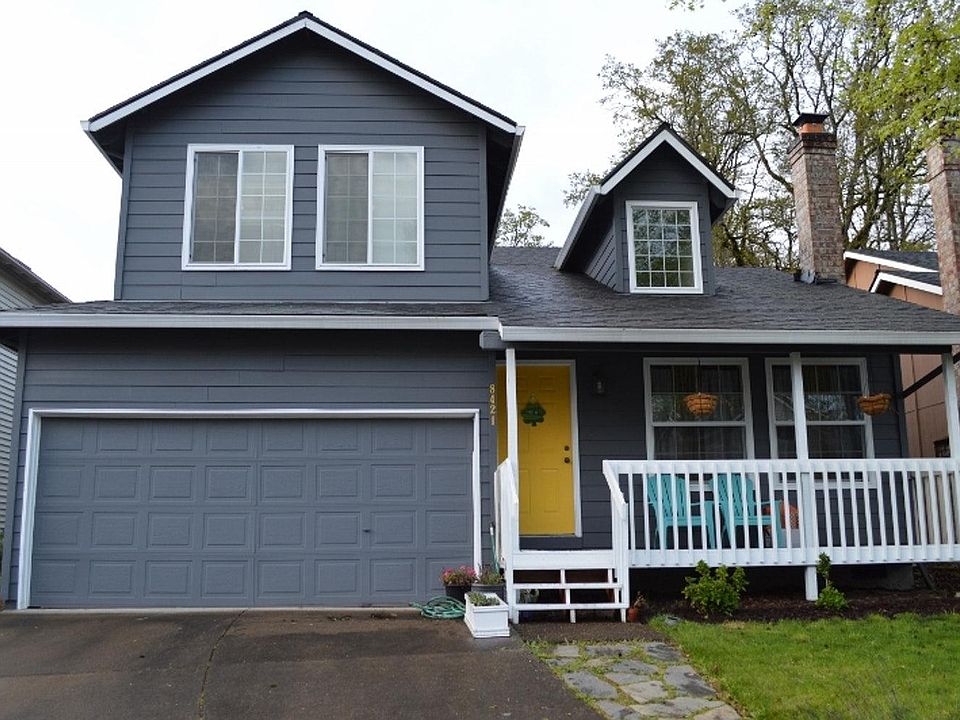 Front of house with double driveway and garage