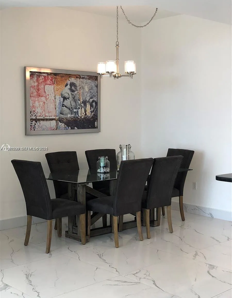 Venture At Aventura East — Photo 4