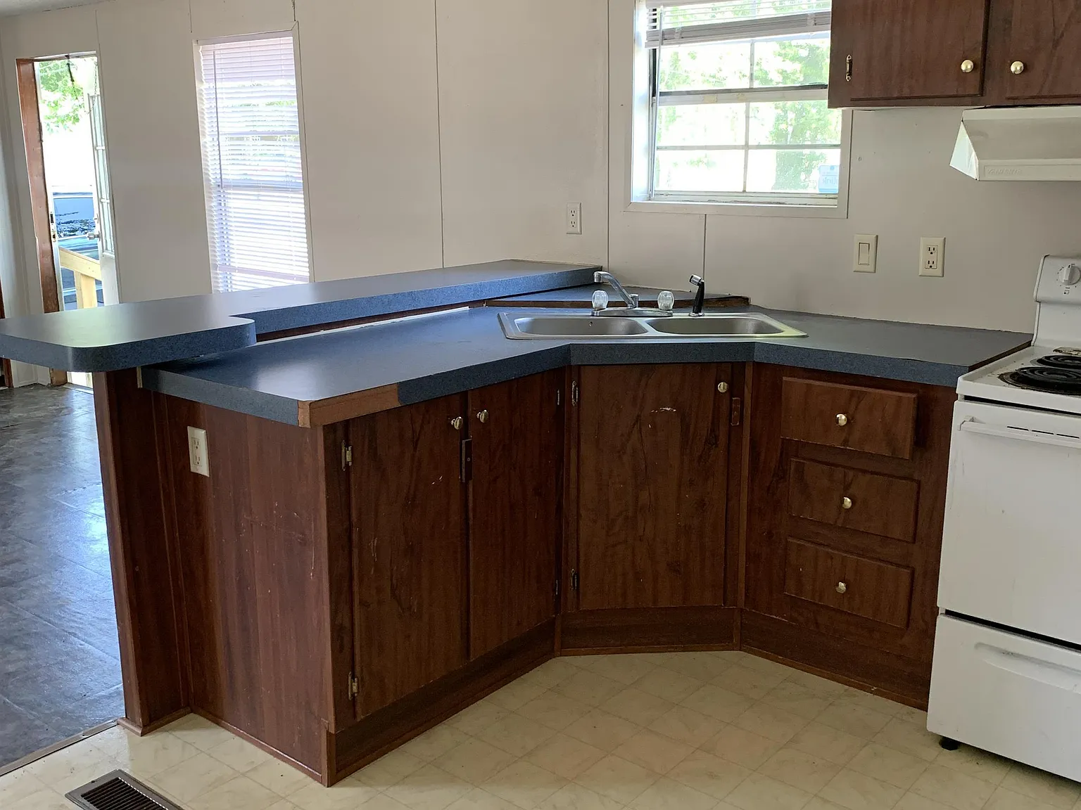 1001 West Verdine Street — Photo 4