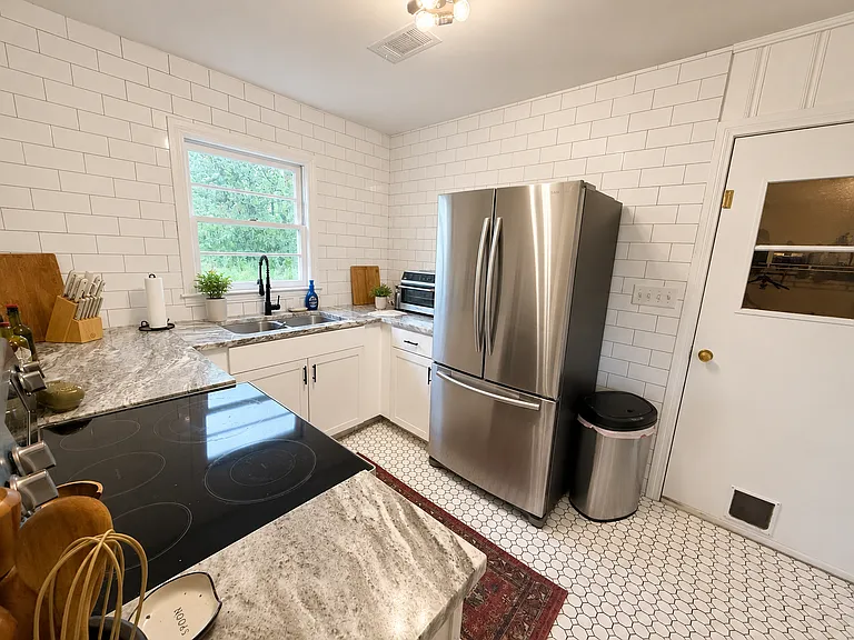 206 W Stuart Ave — Photo 3