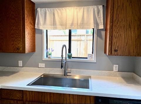4th image of 4065 SE Jefferson St