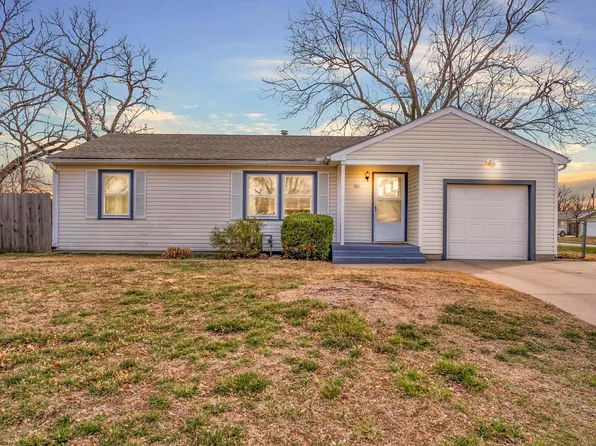 301 SE 11th St, Newton, KS 67114