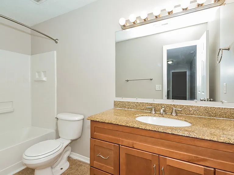 2653 Sutherland Dr — Photo 16