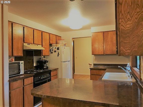 3rd image of 22705 NE 121st St