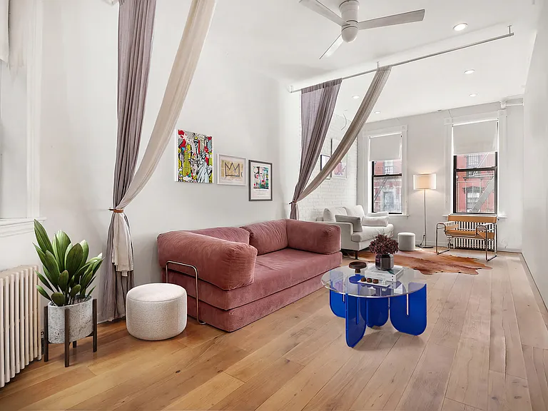 241 E 7th St #2A — Photo 3