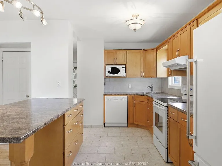 866 Francois Ct — Photo 11