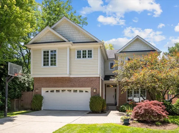 2211 Schiller Ave, Wilmette, IL 60091
