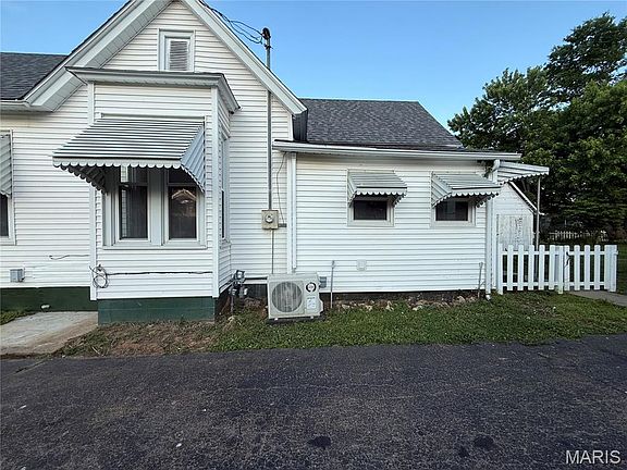 5th image of 209 W College Ave