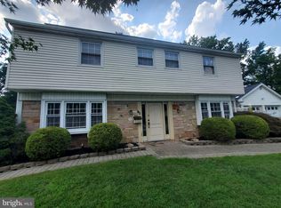 40 Crestview Dr, Willingboro, NJ 08046