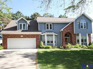 7908 Dougan Dr, Lincoln, NE 68516