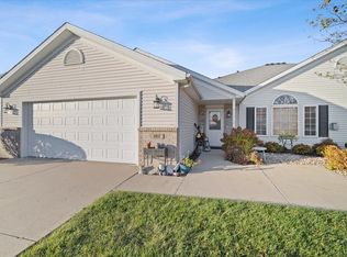 1411 Inglewood Cir, Bloomington, IL