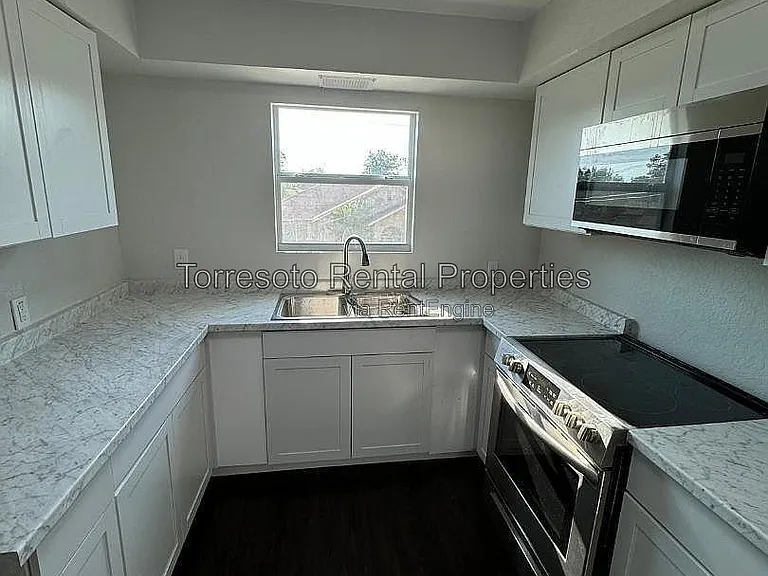 152 Shadwell Dr #D — Photo 1