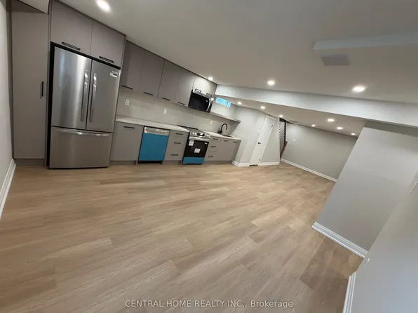 229 Spring Gate Blvd, Vaughan, ON L4J 3G3