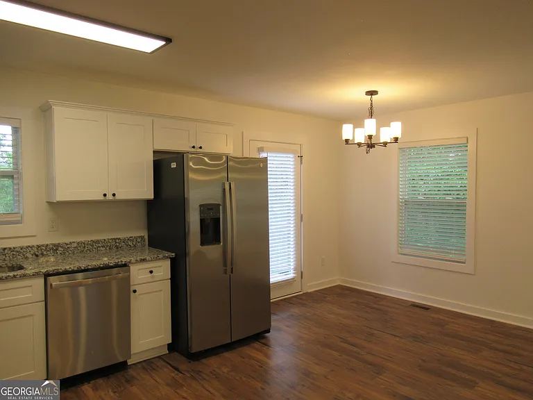 765 Old Kerns Rd — Photo 6