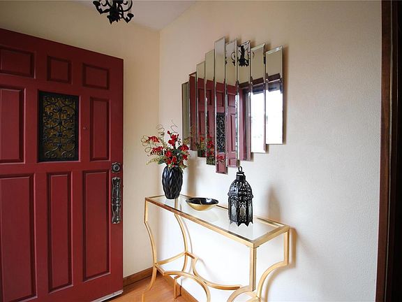 3rd image of 2572 Westmoreland Dr