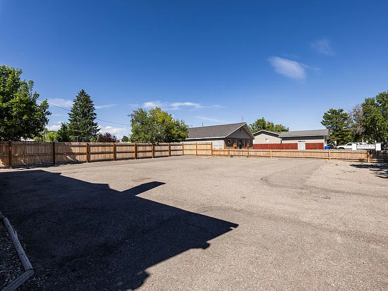 Shared And Private Rooms - Man Cave In Rexburg — Photo 15