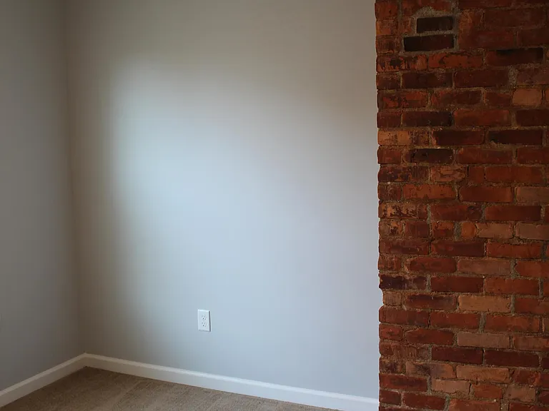 932 Linwood Ave — Photo 8