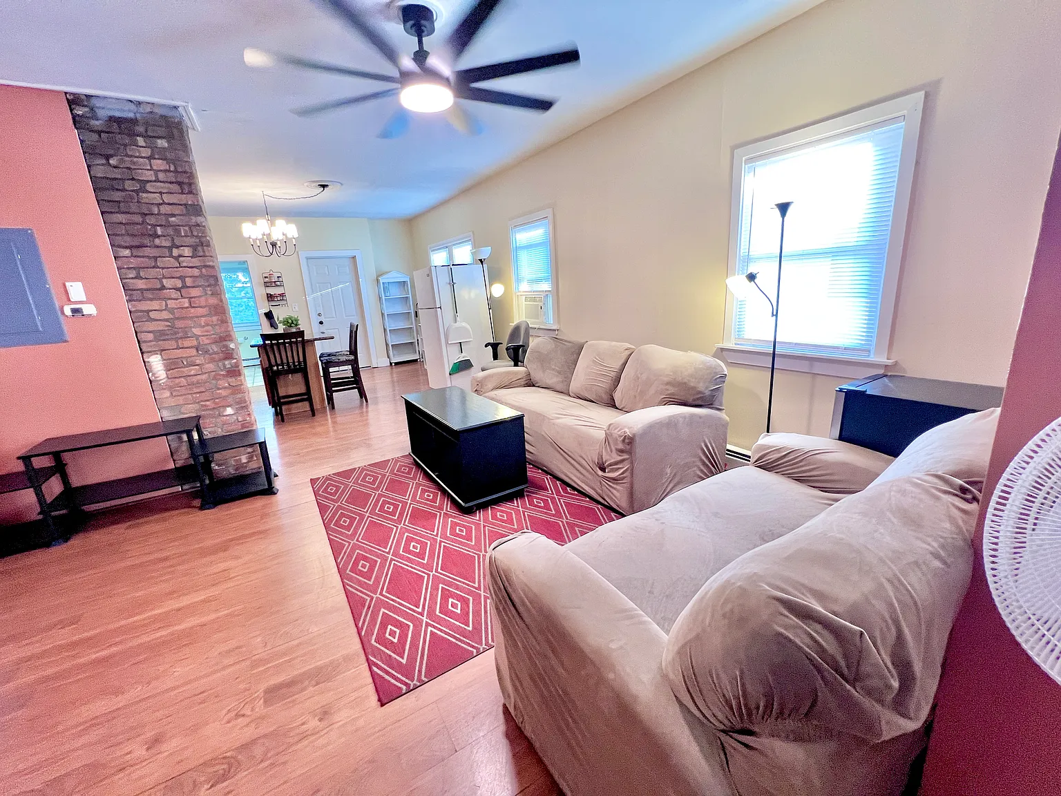 206 California Ave — Photo 3