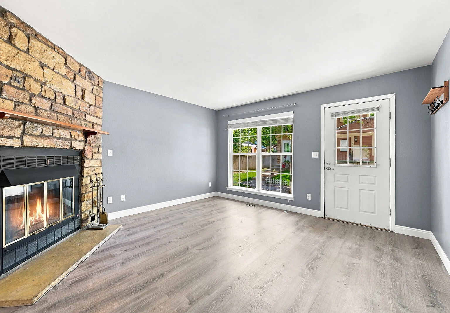 2 bed, 2.5 bath, 1358 sqft, $2,471 — Photo 2