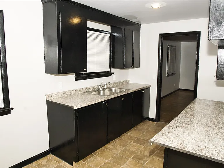 463 Remington St — Photo 7