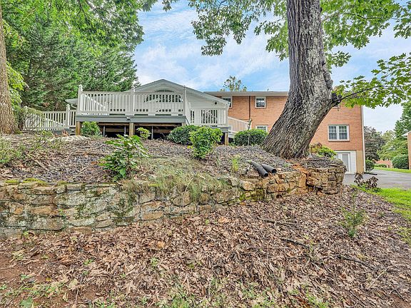8th image of 1120 Chestnut Mountain Dr