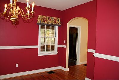 Decorator paint in formal dining room