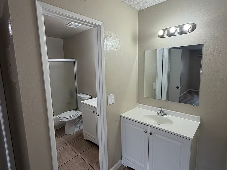 1602 E Fairfield Ct #4 — Photo 15