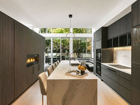 3rd image of 122 Waverly Pl