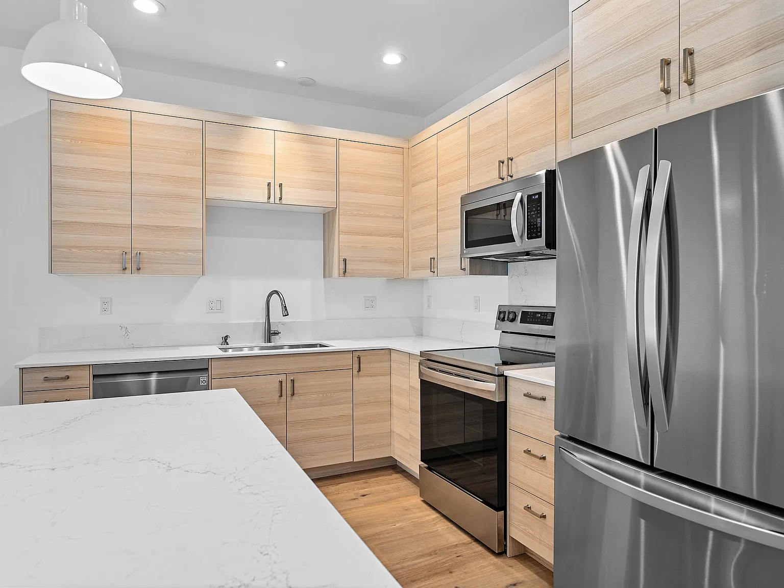 3 bed, 2.5 bath, 1661 sqft, $2,975 — Photo 3