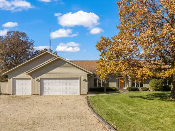 945 Woodlawn Rd, Paw Paw, IL 61353