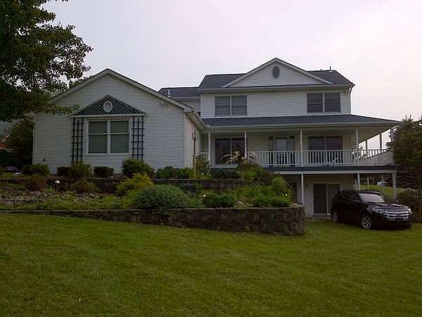 Front Walkout Facing Lake