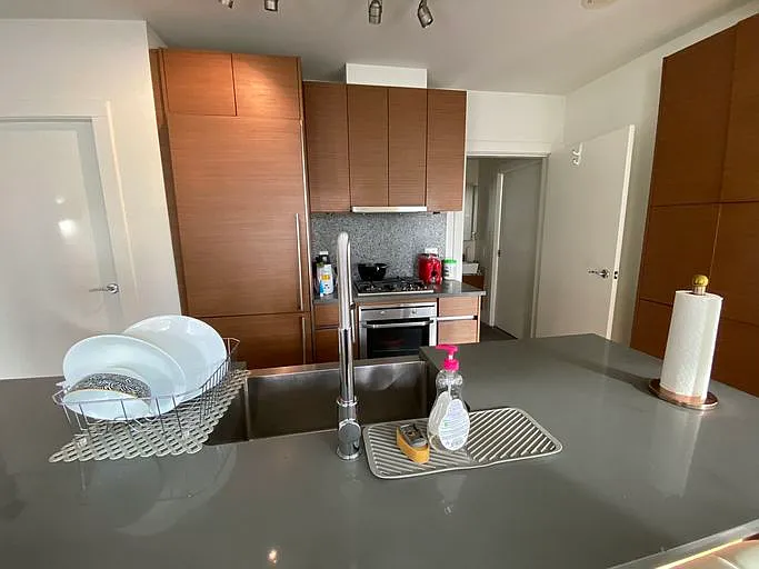 565 Smithe St #1A — Photo 6