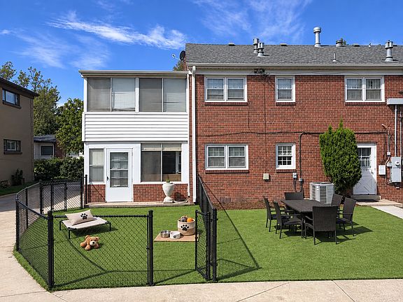2nd image of 928 S Harrison St #A