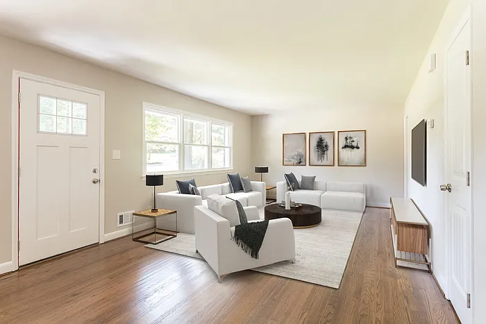 204 W Johnson St — Photo 2