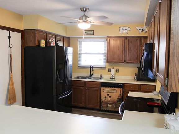 2nd image of 303 Gardengrove Way