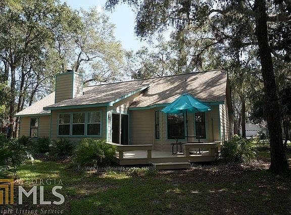 3rd image of 104 Hallowes Dr S