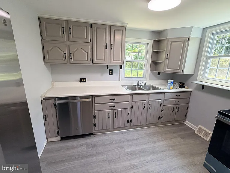 10003 Lomond Dr — Photo 18