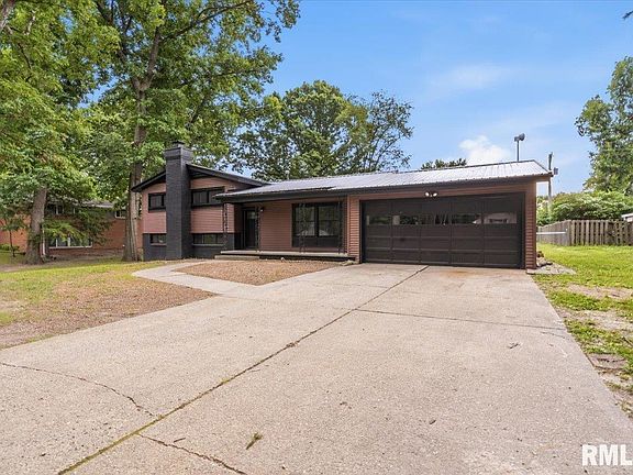 3rd image of 66 W Hazel Dell