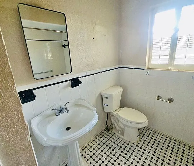 303 E Paris St — Photo 25