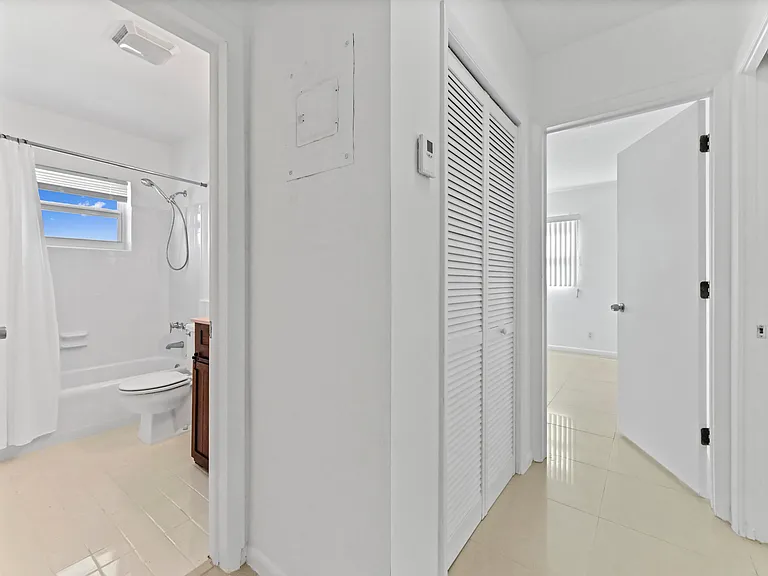 2755 NE 28th Ave #F1 — Photo 17