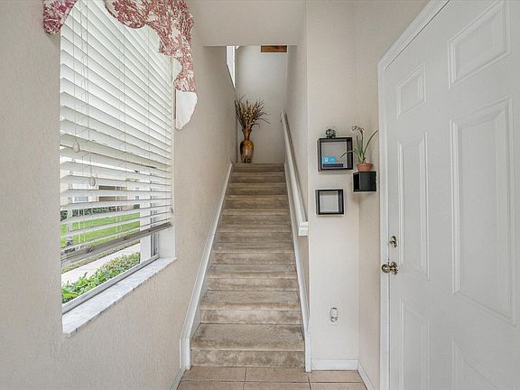 3rd image of 1551 SE Hampshire Way #202