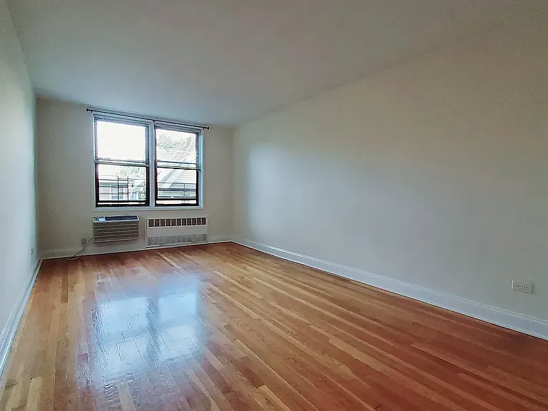 60 Turner Pl #4L — Photo 3