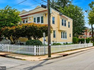 124 Arnold Rd, Ardmore, PA 19003