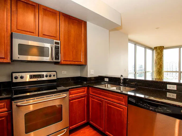 1841 S Calumet Ave #1108 — Photo 4