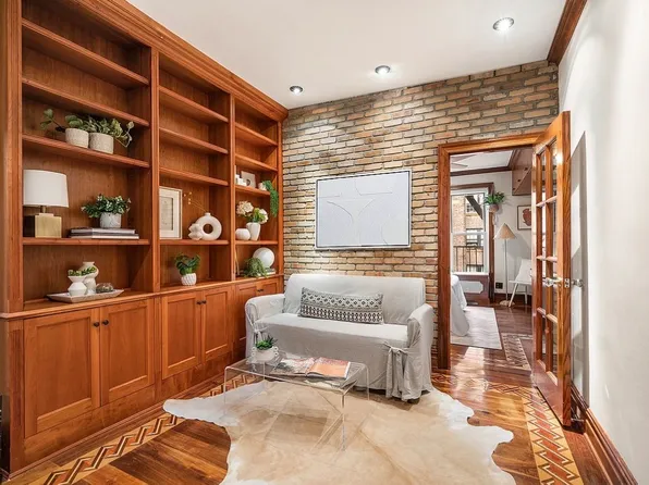 326 E 73rd St APT 4C, New York, NY 10021
