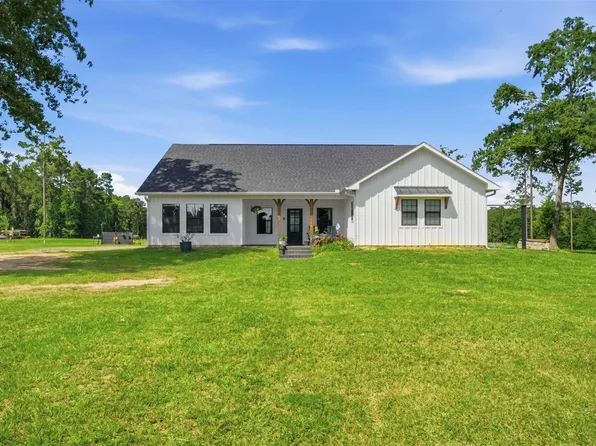 927 Aggie Ave, Livingston, TX 77351