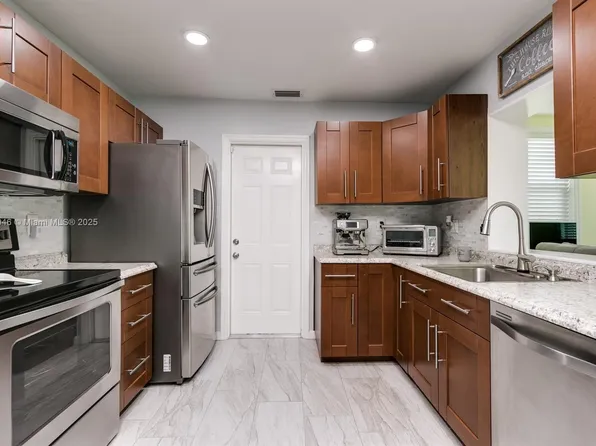 8105 NW 59th St, Tamarac, FL 33321