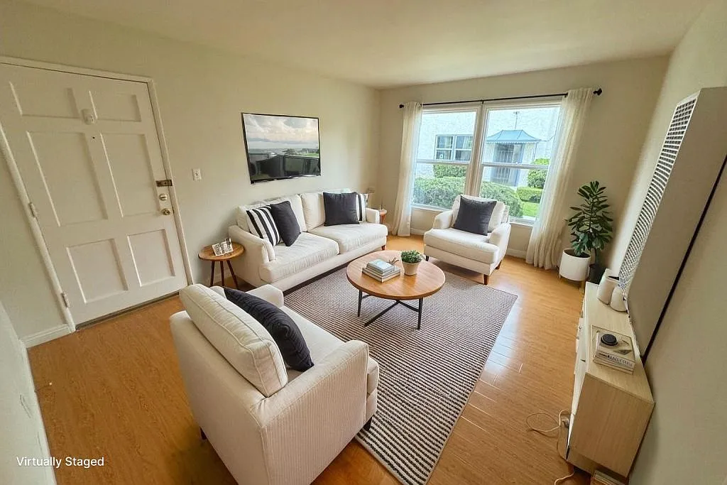 835 Bay Street — Photo 1